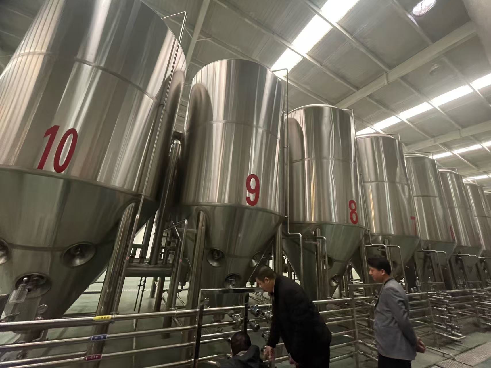 李沧精酿啤酒设备厂—平面布置、设备设计、制造、调试、培训等一条龙服务